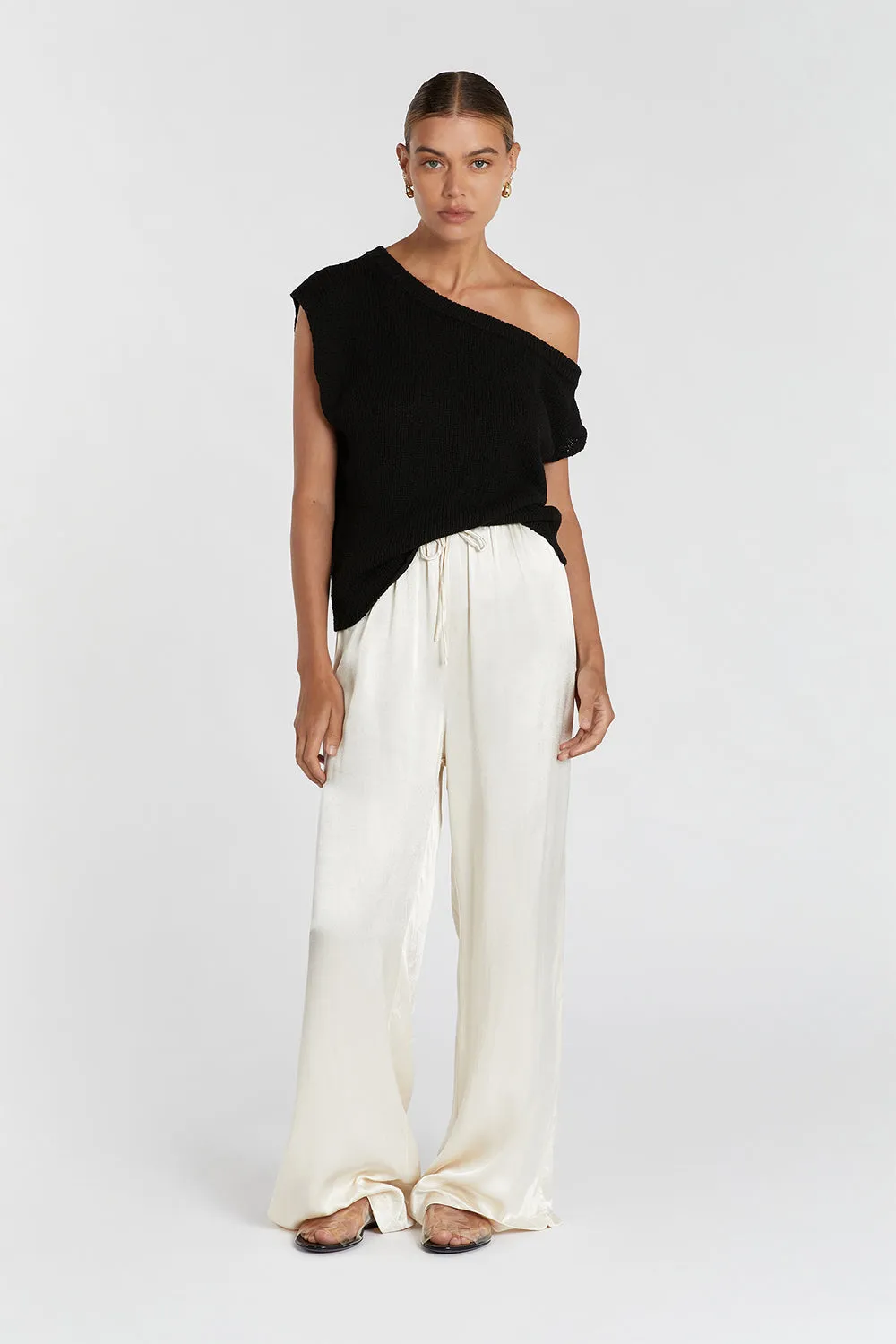 KERRY BLACK ASSYM KNIT TOP Calm Outfit