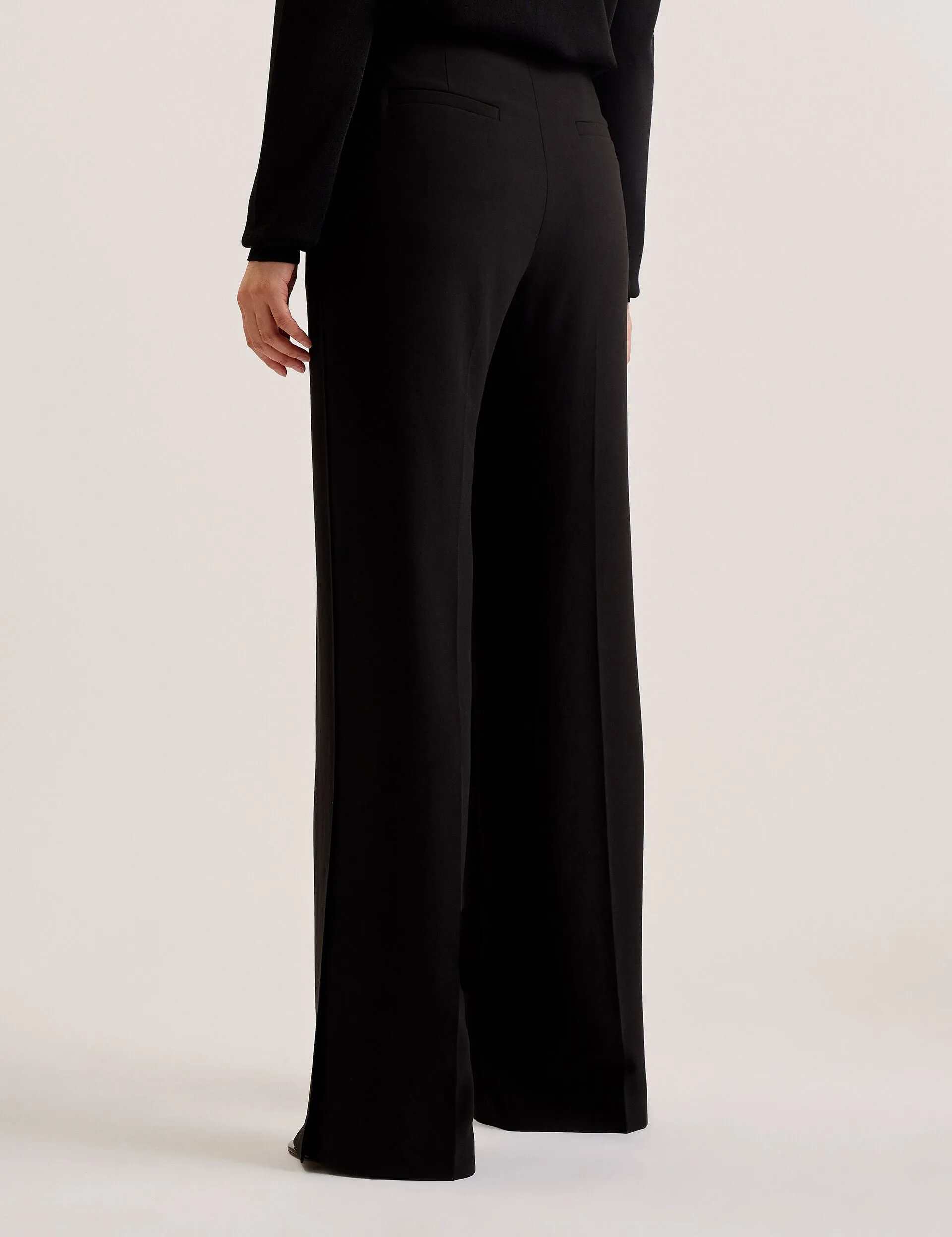 INUT | BLACK Flatlock stitching All-Occasion