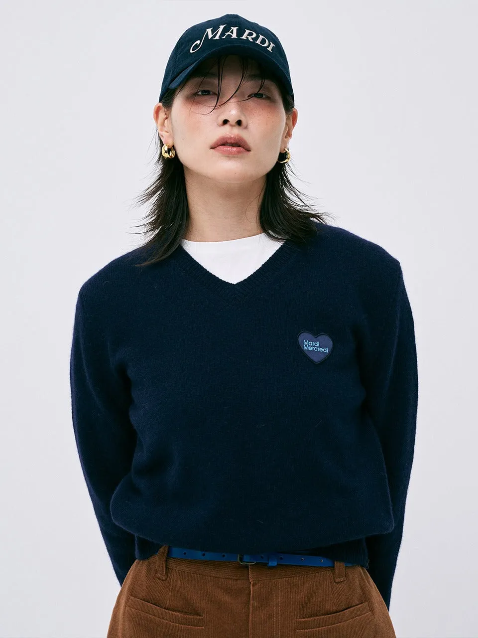 Minimal Warmth Sweater Pilling Prevention Tips RACCOON BLENDED V NECK HEART LOGO_NAVY