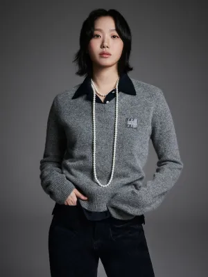 RACCOON BLENDED V NECK SQUARE LOGO_CHARCOAL Ribbed Collar Detail