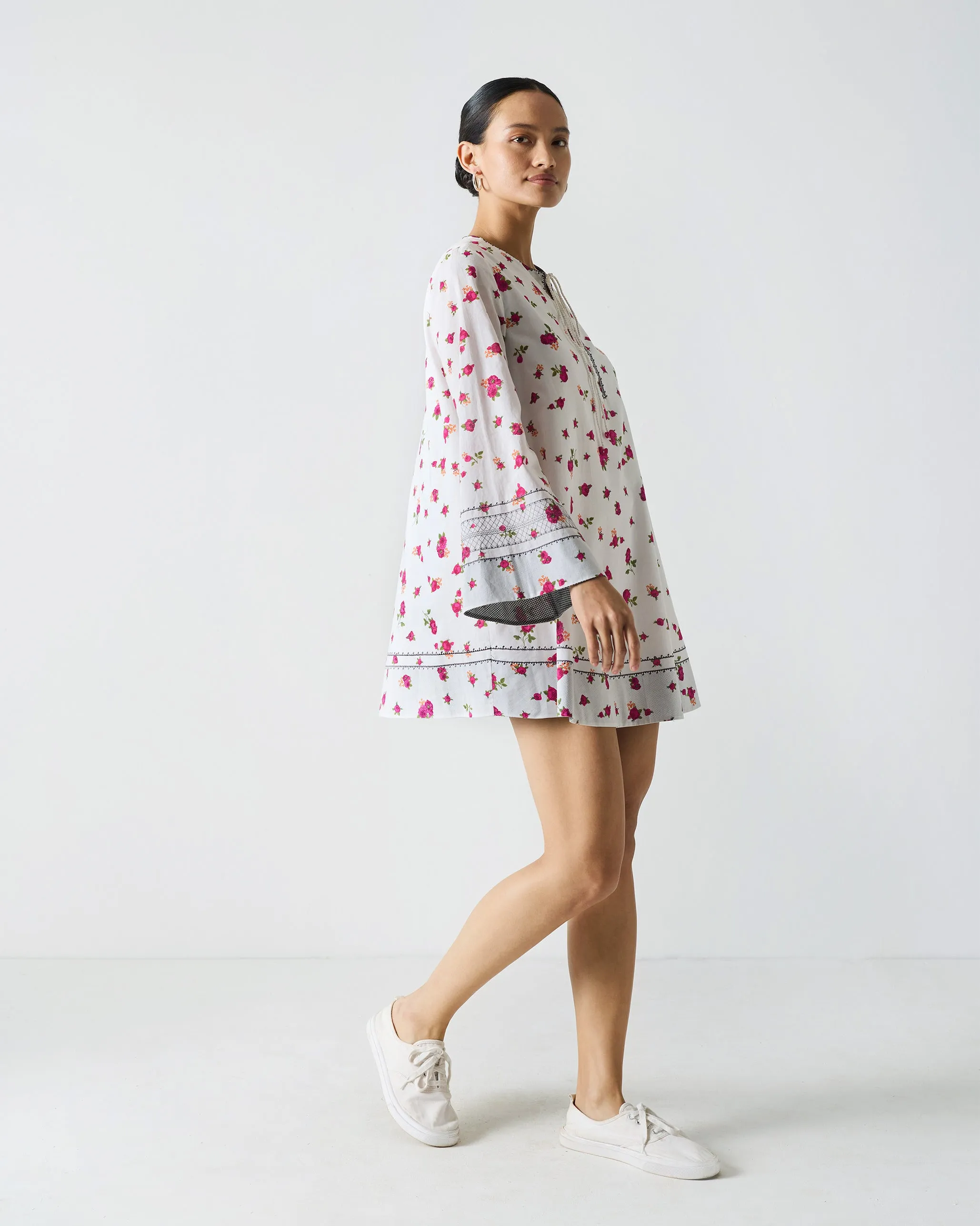 Shared Glow Air Touch Shiro Beach Dress - White & Fuchsia Print