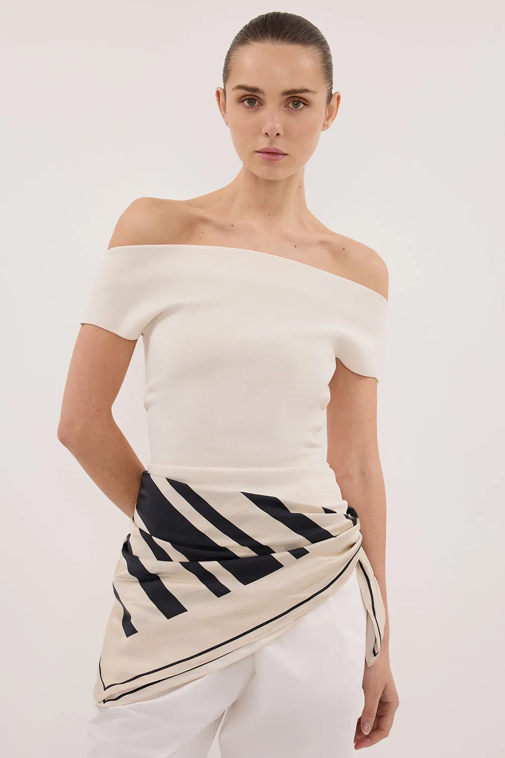 ASTRID PLASTER OFF SHOULDER KNIT TOP Comfort Stretch