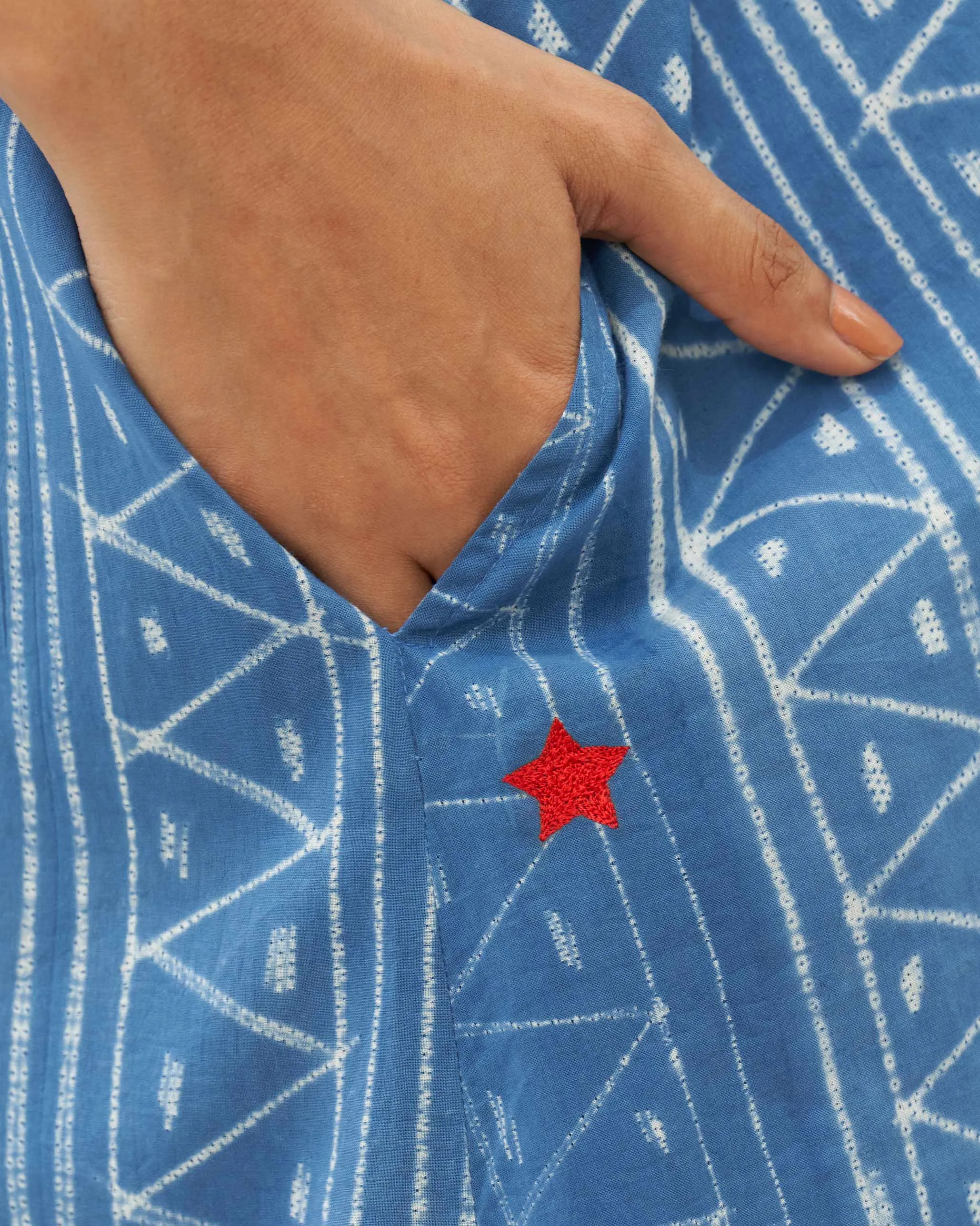 Simple yet sophisticated gown Gentle Texture Strappy Dress - Blue