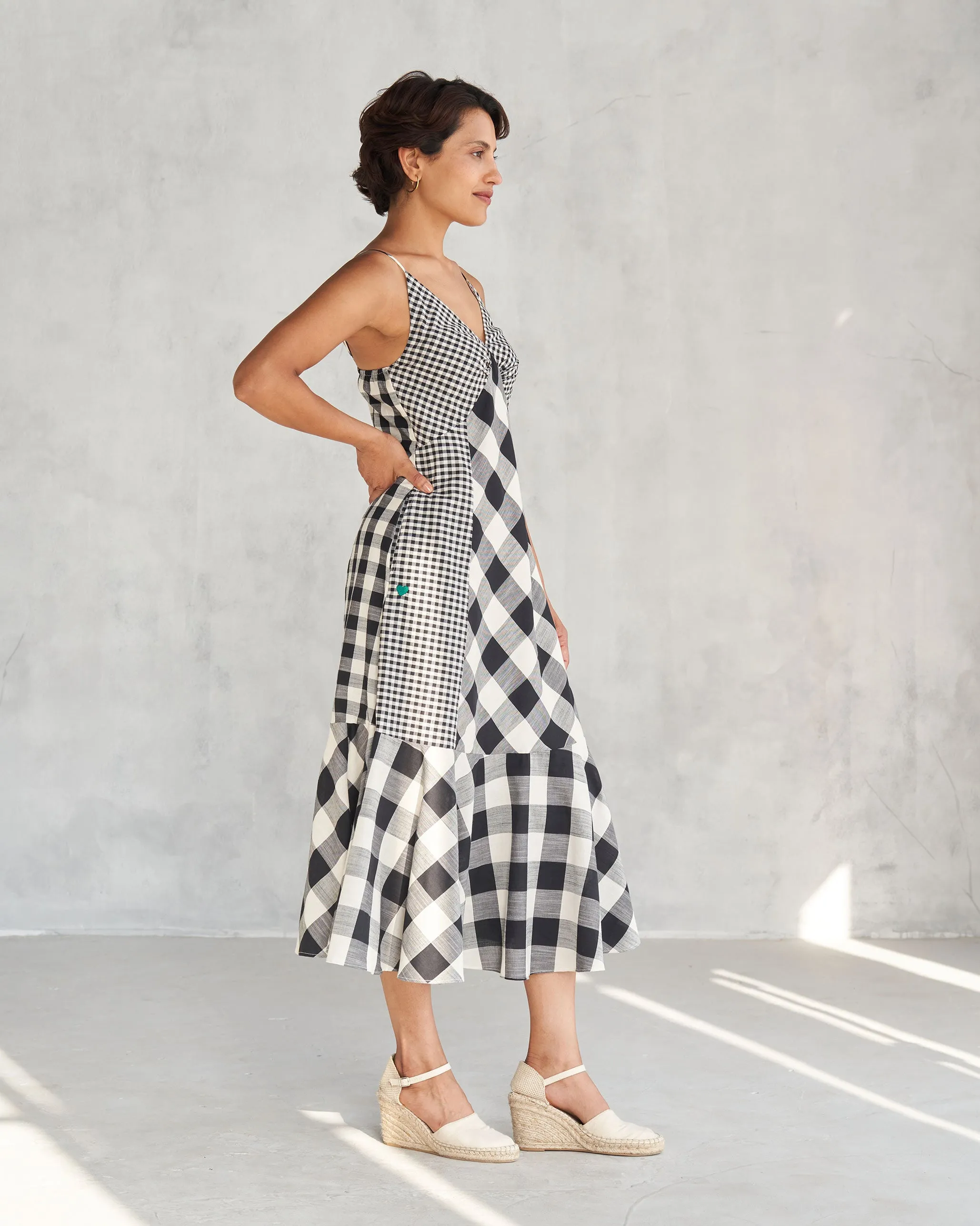 Water-resistant Strappy Tiered Dress - Ivory & Black