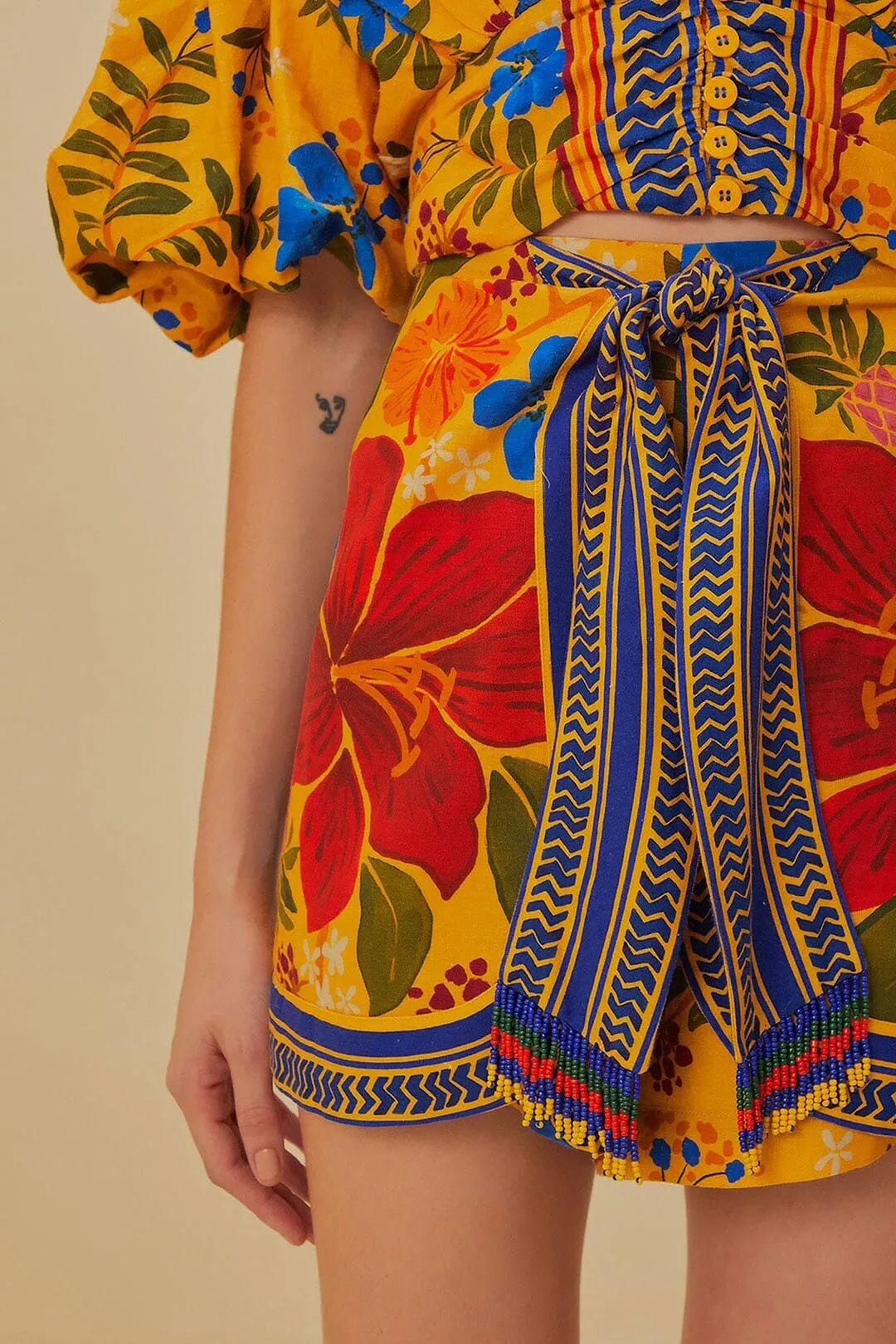 Yellow Floral Yard Lenzing? Ecovero? Euroflax? Shorts Active Layer Low Profile Closure System