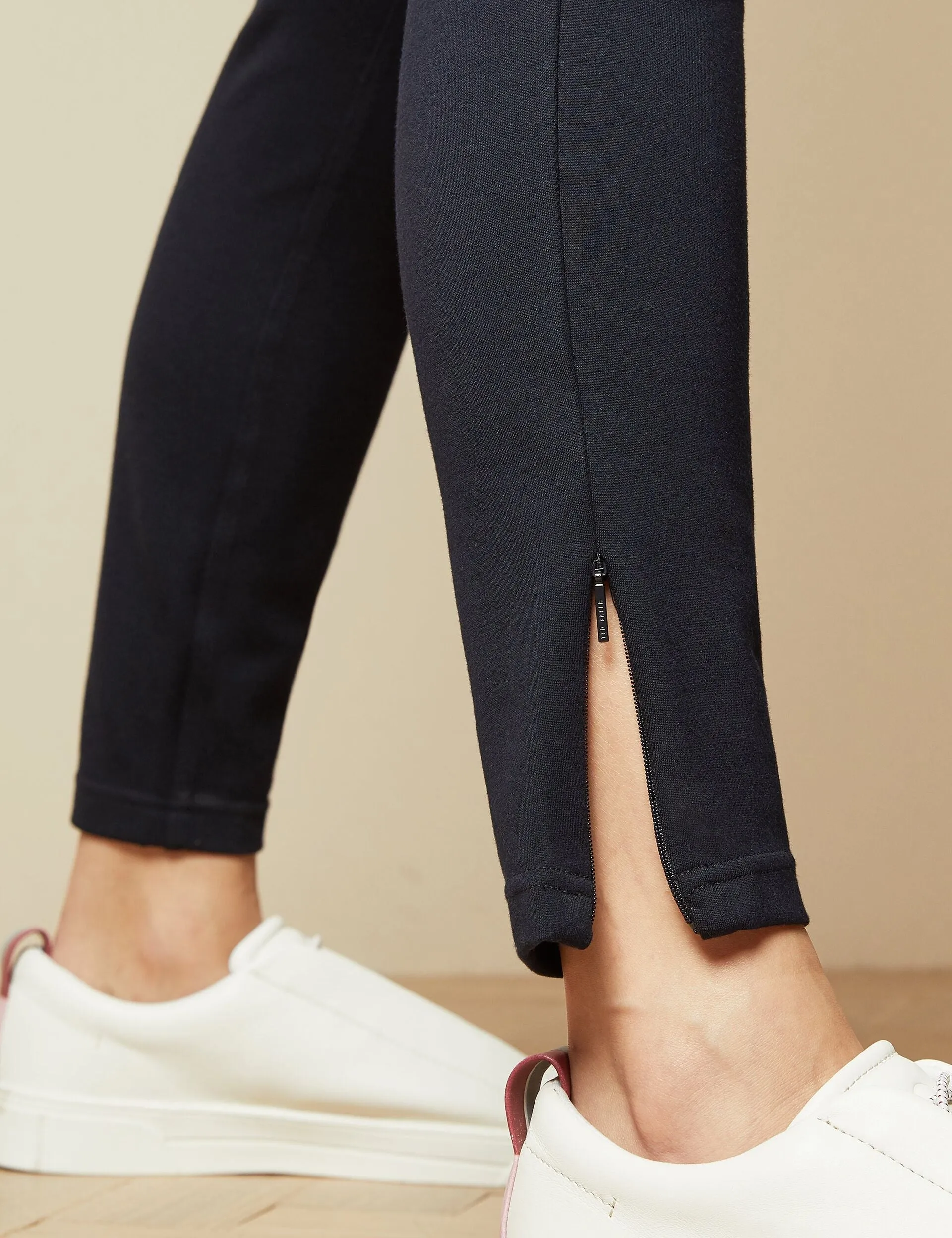 STRENTI | DK-BLUE Breathable Stretch Fabric