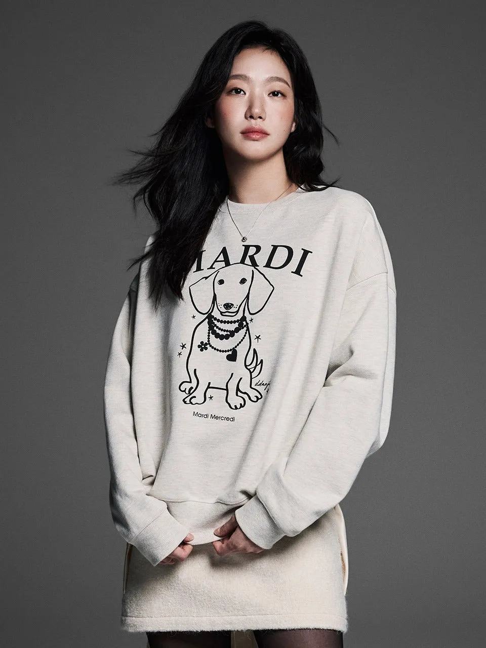 Weekend Active SWEATSHIRT SWING THE TAIL DDANJI PEARL NECKLACE_OATMEAL BLACK