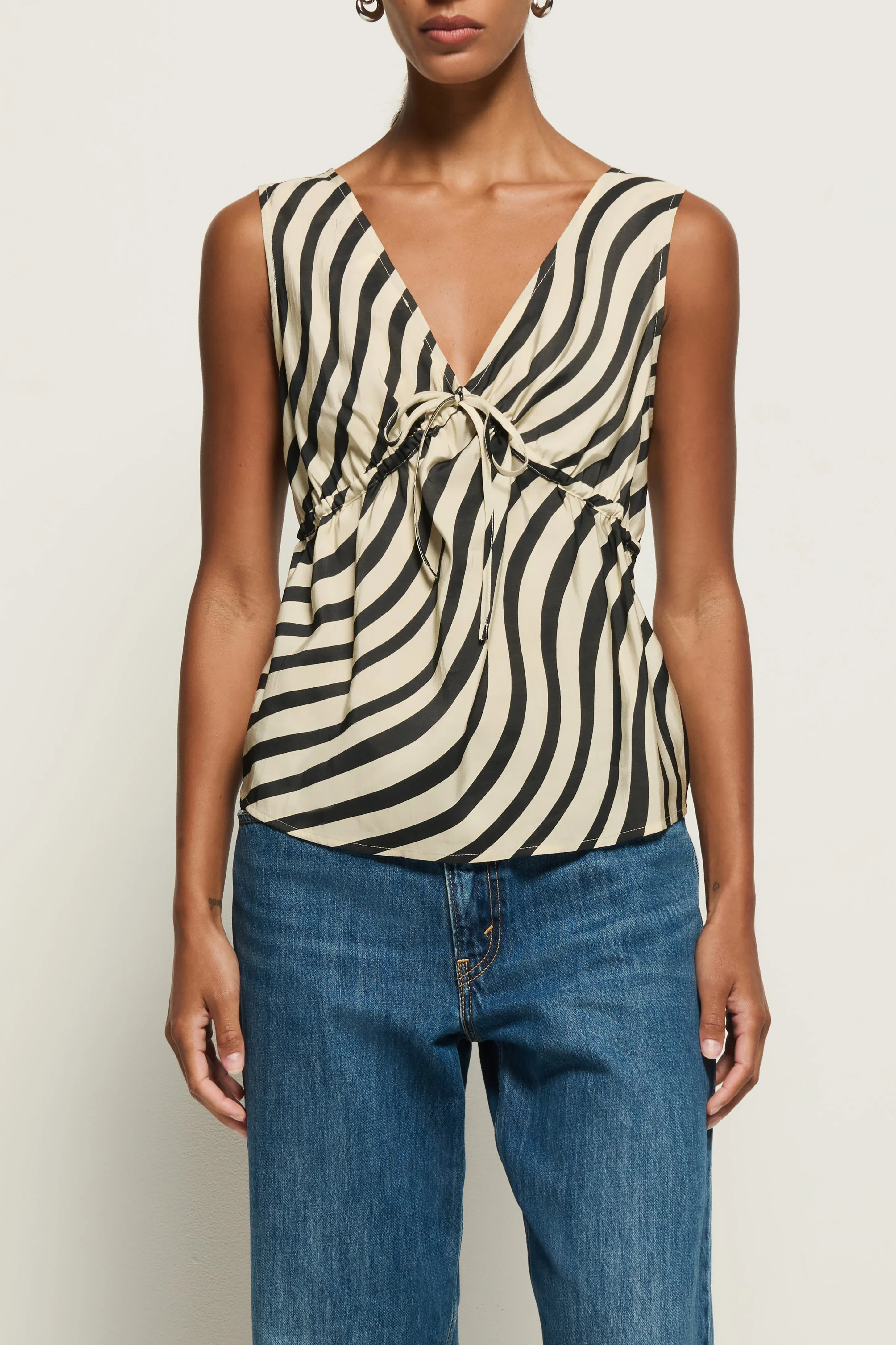 Light and Breezy futuristic Bisbe Tank