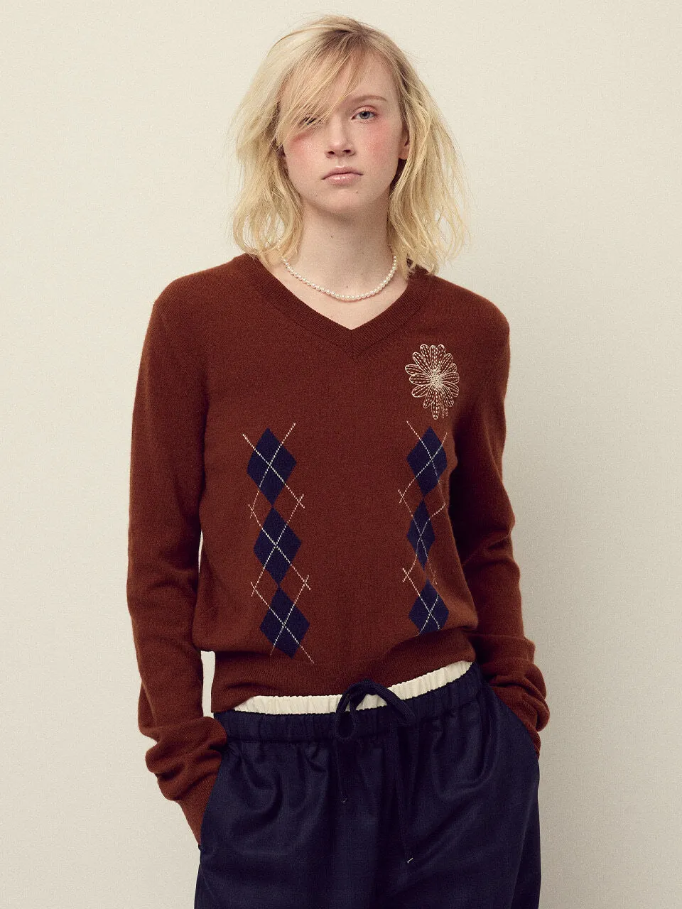 Light Reflective Trims CASHMERE BLENDED V NECK ARGYLE_CHESTNUT IVORY