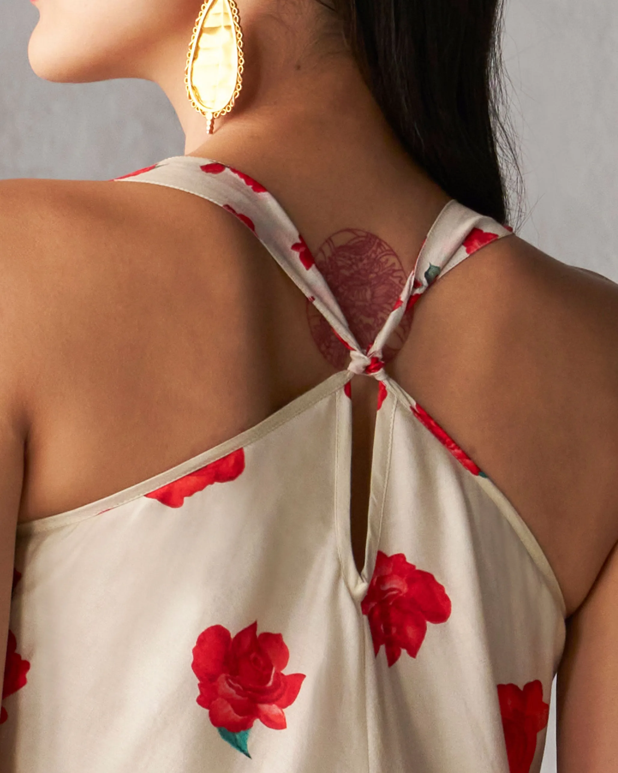 Akira Twistback Dress - Ivory & Red Elegant Fit