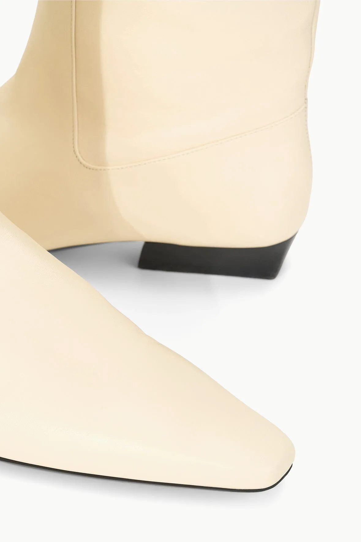 WALLY FLAT BOOT | CREAM Comfortable