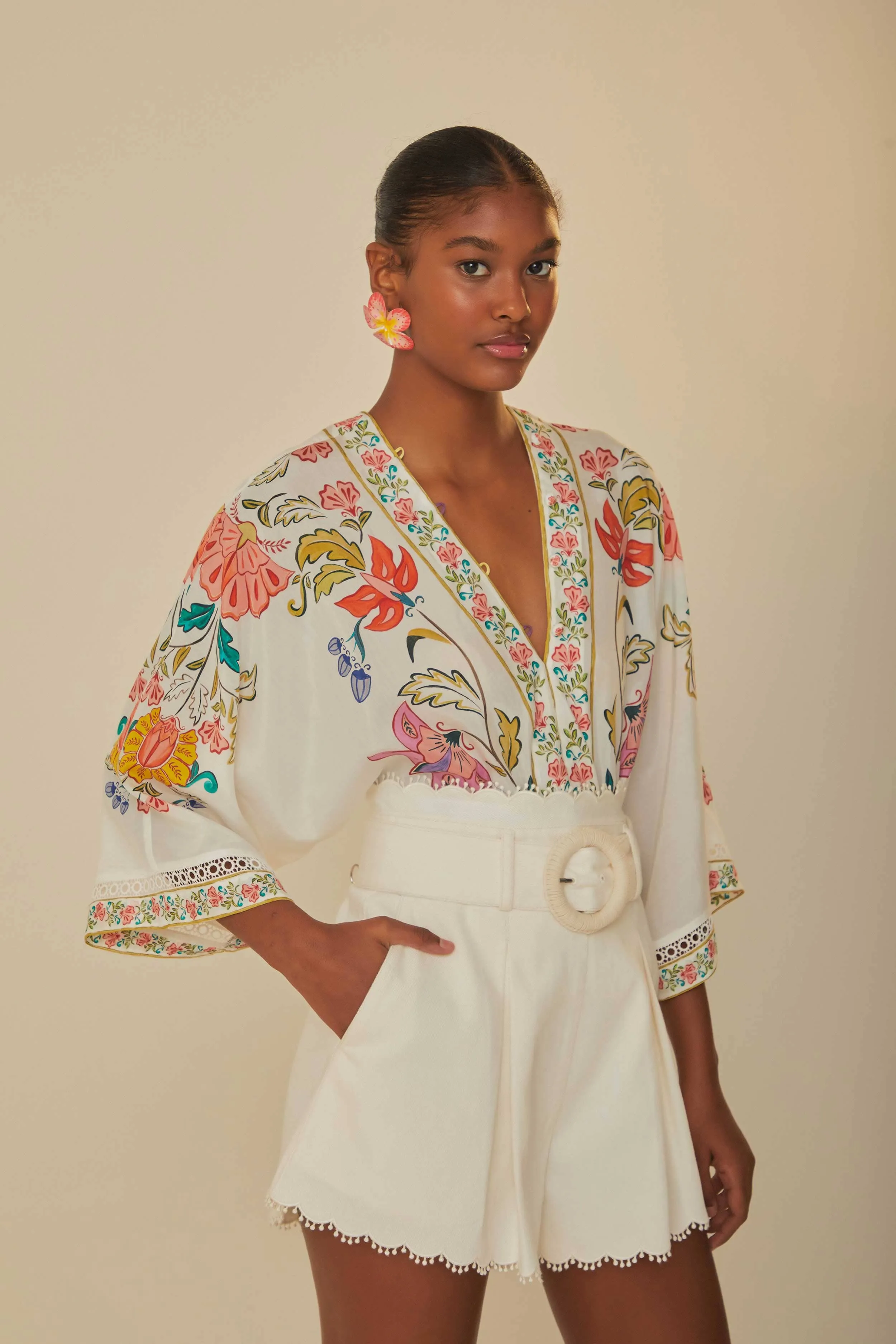 Minimal Design White Festone Belted Shorts