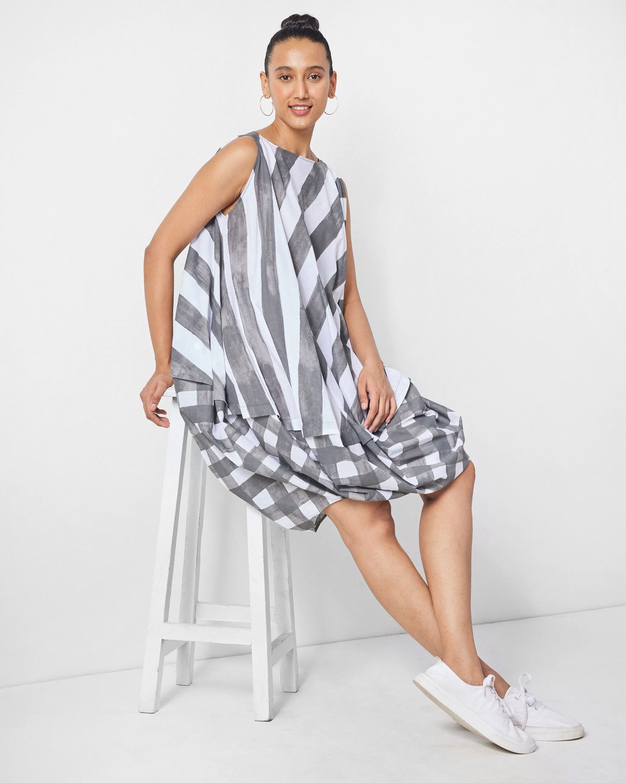 Airy Fit Daily Confidence Yin Yan Dress - Charcoal & White Print