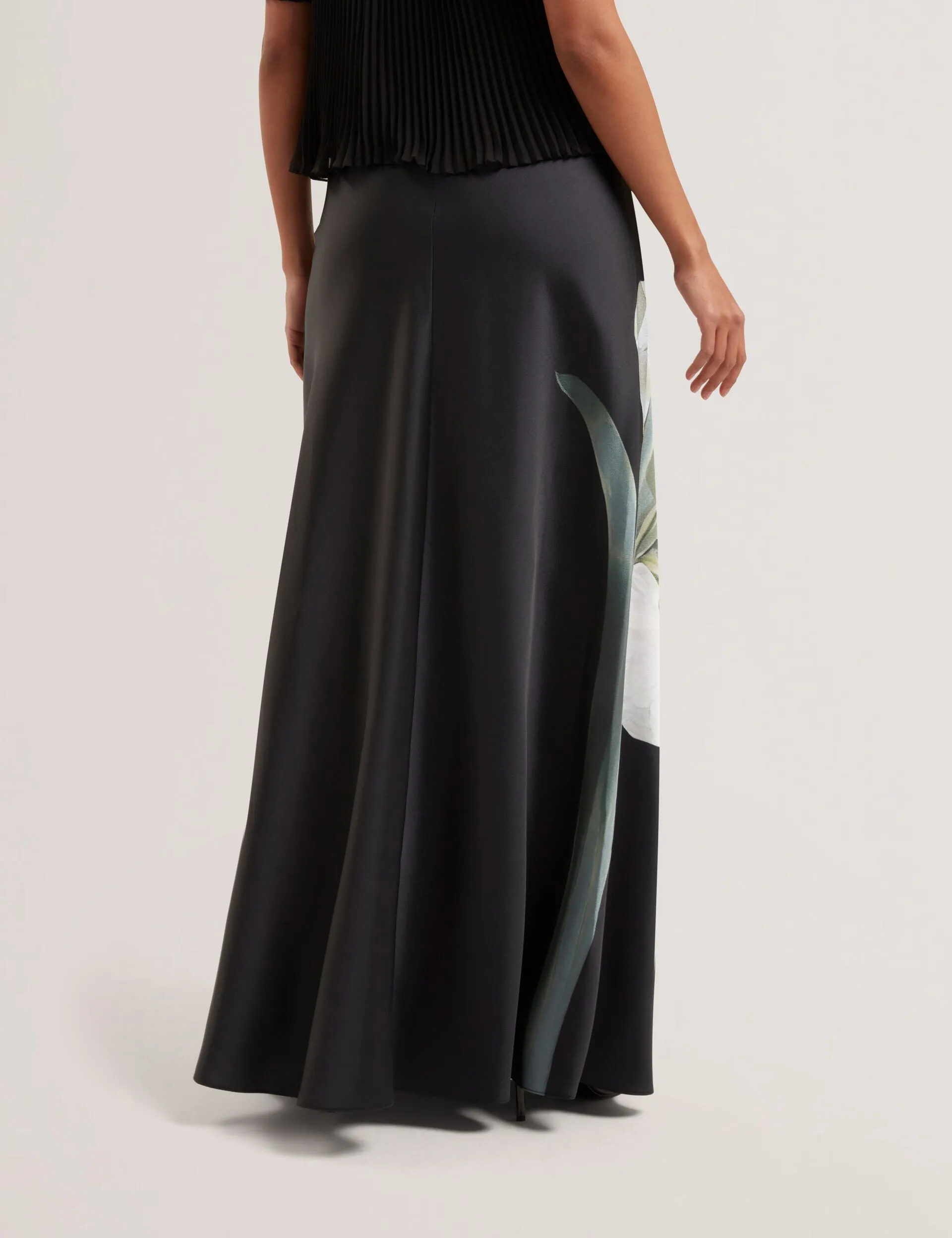 Water Resistant Twist Front ZIONNA | BLACK